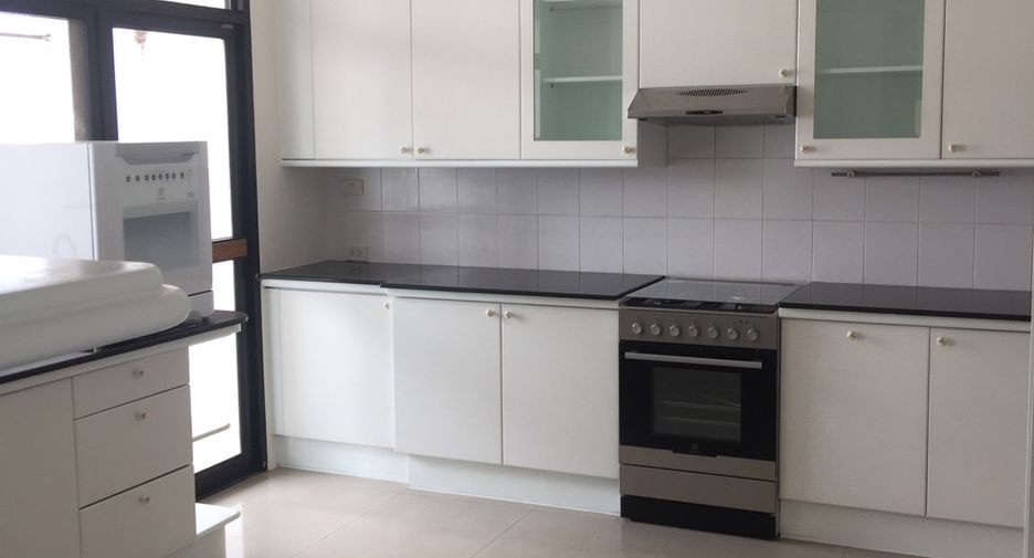 For rent 3 ベッドルーム condo in Watthana, Bangkok
