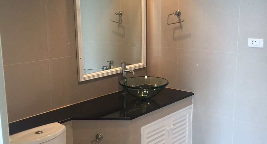 For rent 3 ベッドルーム condo in Watthana, Bangkok