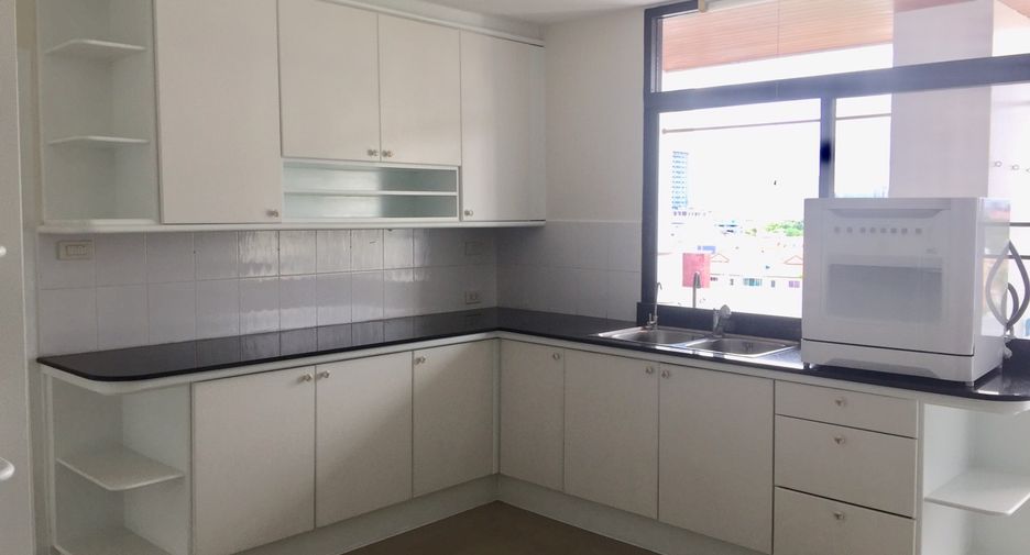 For rent 3 ベッドルーム condo in Watthana, Bangkok