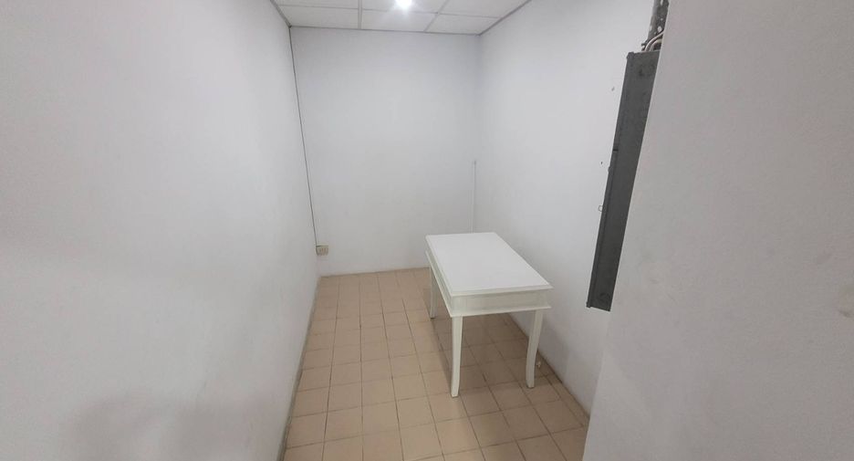 Wohnung zur Miete mit 3 Zimmer in Watthana, Bangkok
