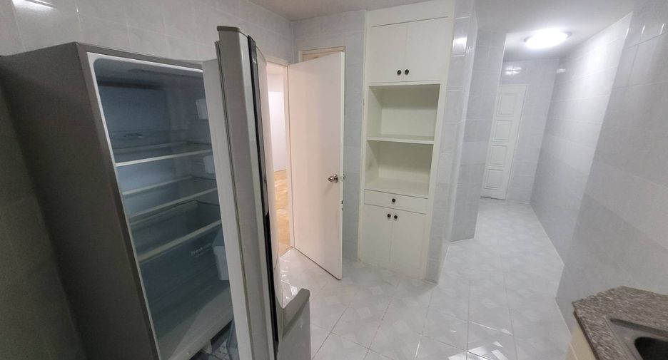 Wohnung zur Miete mit 3 Zimmer in Watthana, Bangkok