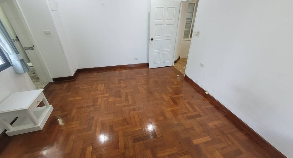 Wohnung zur Miete mit 3 Zimmer in Watthana, Bangkok