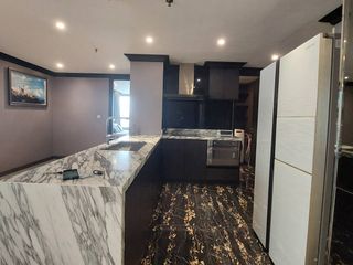 Wohnung zur Miete und zum Kauf mit 3 Zimmer in Watthana, Bangkok