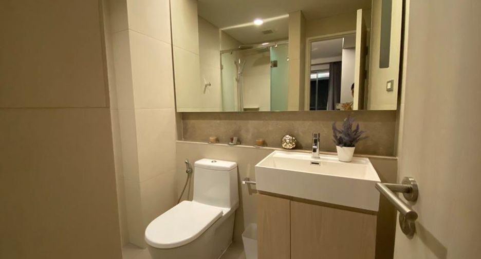 For rent 2 bedrooms condo in Khlong Toei, Bangkok