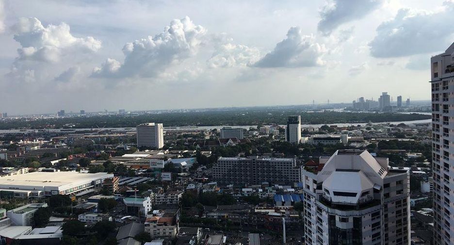 For rent 2 bedrooms condo in Khlong Toei, Bangkok