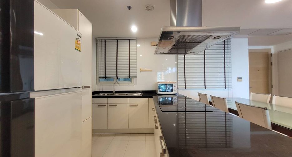 For rent 2 bedrooms condo in Watthana, Bangkok