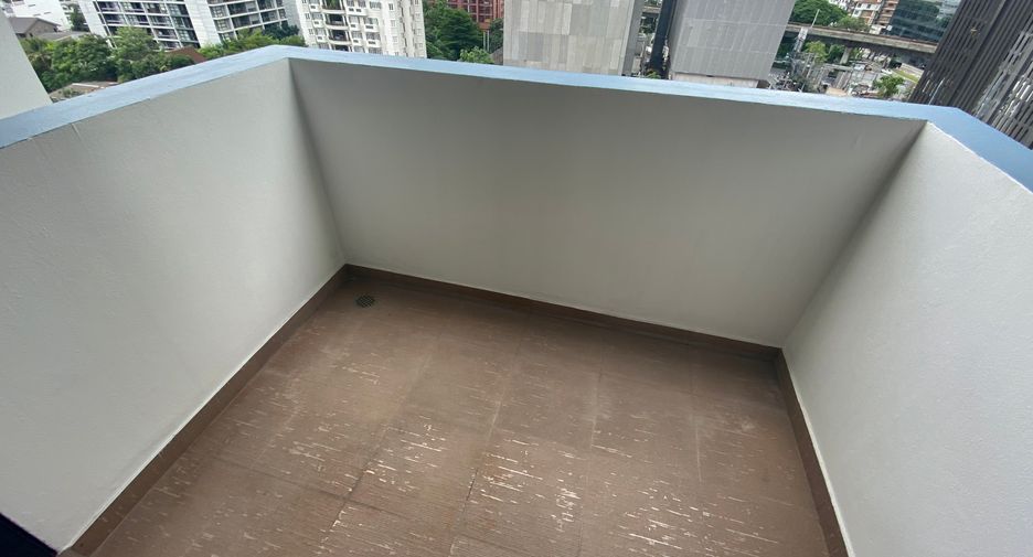 Condo en alquiler de 3 habitaciones en Khlong Toei, Bangkok