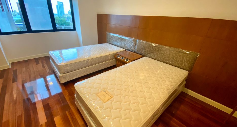 Condo en alquiler de 3 habitaciones en Khlong Toei, Bangkok