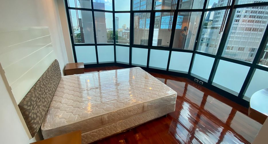Condo en alquiler de 3 habitaciones en Khlong Toei, Bangkok