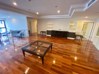 Condo en alquiler de 3 habitaciones en Khlong Toei, Bangkok