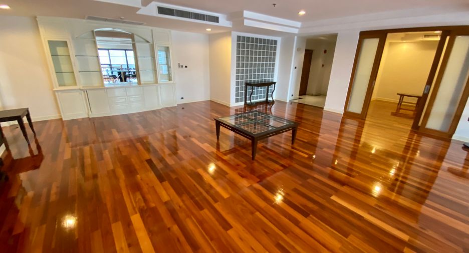 Condo en alquiler de 3 habitaciones en Khlong Toei, Bangkok
