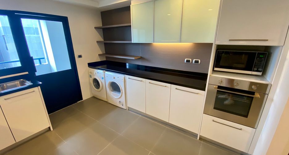 Condo en alquiler de 3 habitaciones en Khlong Toei, Bangkok