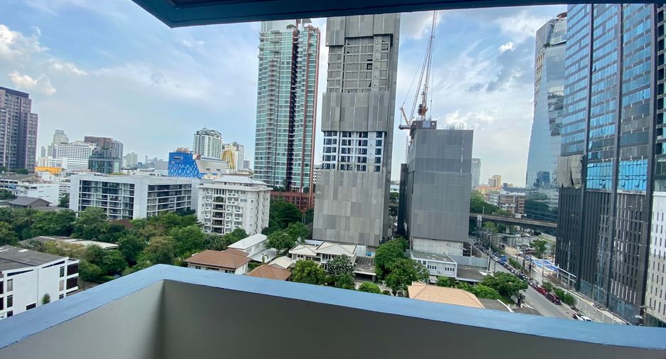 Condo en alquiler de 3 habitaciones en Khlong Toei, Bangkok