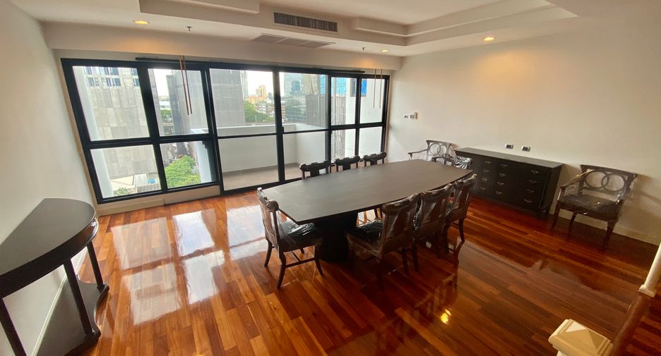 Condo en alquiler de 3 habitaciones en Khlong Toei, Bangkok