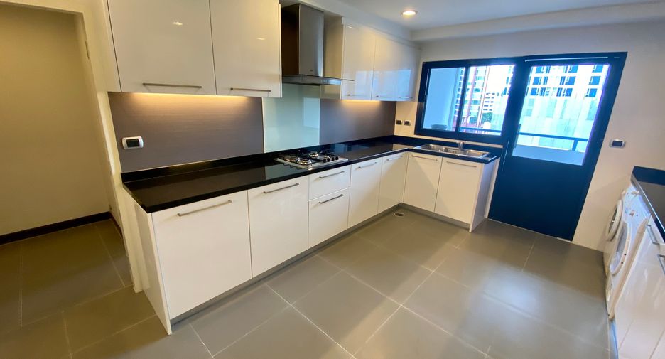 Condo en alquiler de 3 habitaciones en Khlong Toei, Bangkok