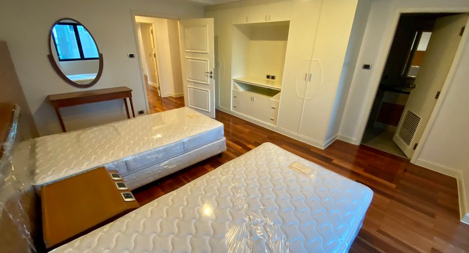 Condo en alquiler de 3 habitaciones en Khlong Toei, Bangkok