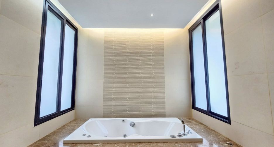 For rent 4 ベッドルーム condo in Watthana, Bangkok