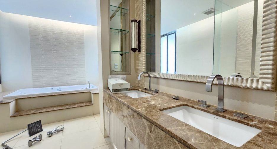 For rent 4 ベッドルーム condo in Watthana, Bangkok