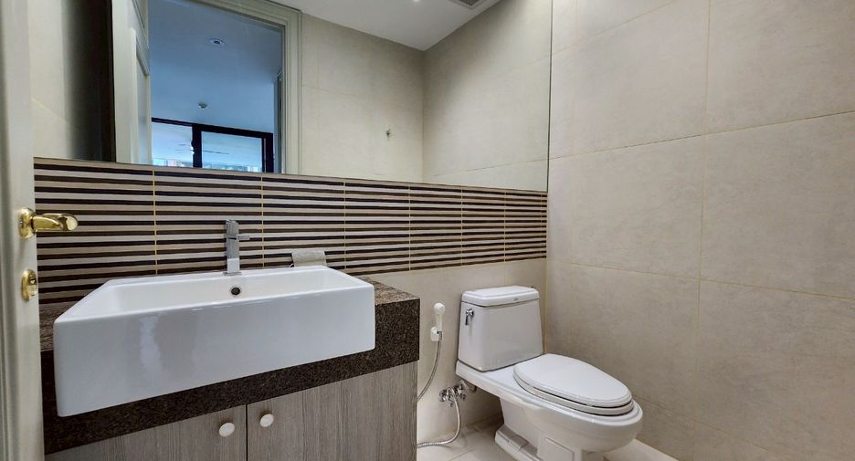 For rent 4 ベッドルーム condo in Watthana, Bangkok