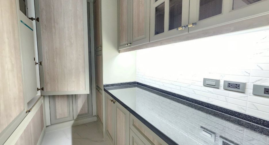 For rent 4 ベッドルーム condo in Watthana, Bangkok