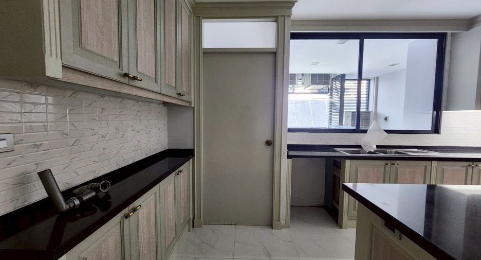 For rent 4 ベッドルーム condo in Watthana, Bangkok