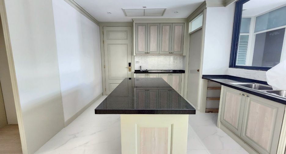 For rent 4 ベッドルーム condo in Watthana, Bangkok