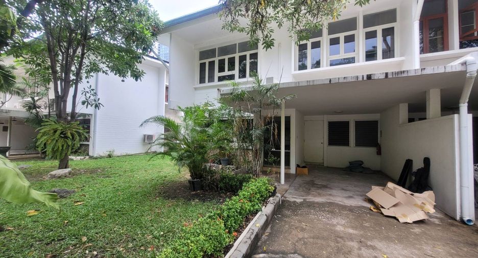 出租 2 卧室 联排别墅 在 Khlong Toei, 曼谷