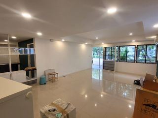 Reihenhaus zur Miete mit 2 Zimmer in Khlong Toei, Bangkok