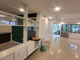 Reihenhaus zur Miete mit 2 Zimmer in Khlong Toei, Bangkok