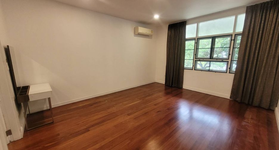 出租 2 卧室 联排别墅 在 Khlong Toei, 曼谷