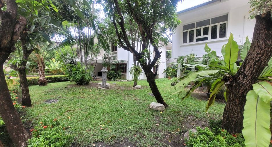 出租 2 卧室 联排别墅 在 Khlong Toei, 曼谷
