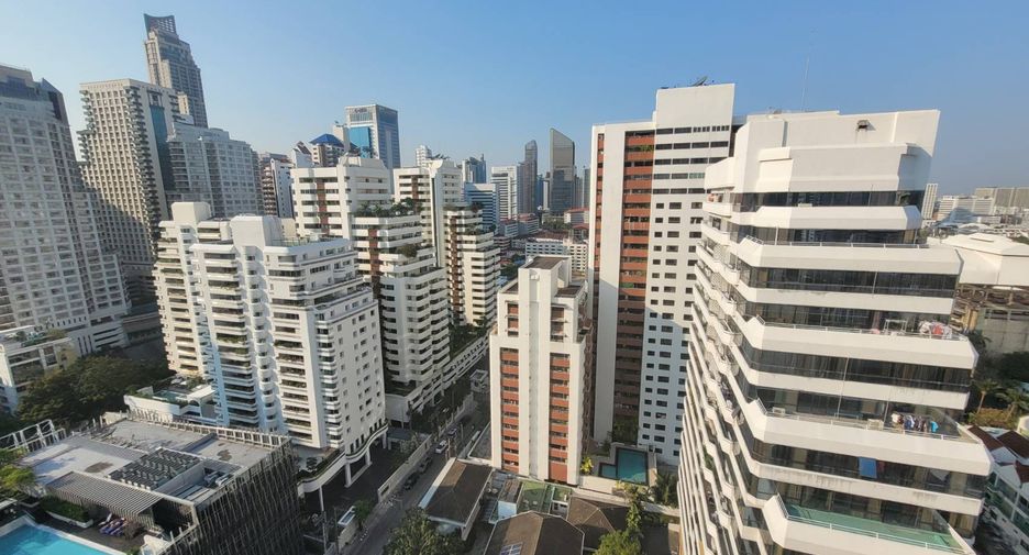 For rent 2 bedrooms condo in Watthana, Bangkok