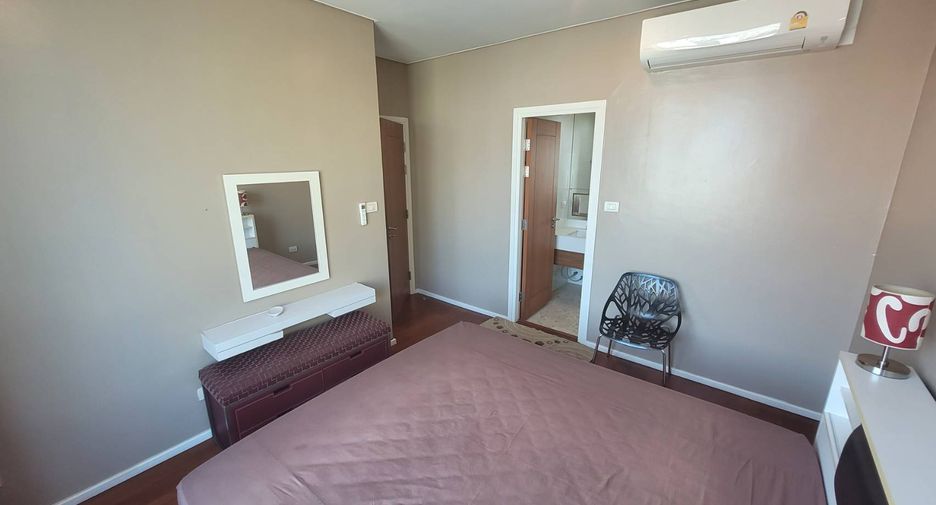 For rent 2 bedrooms condo in Watthana, Bangkok