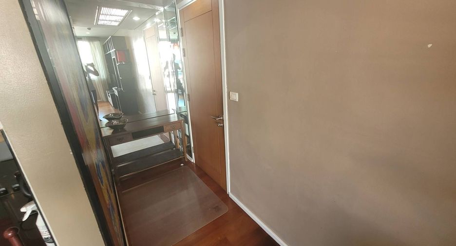 For rent 2 bedrooms condo in Watthana, Bangkok