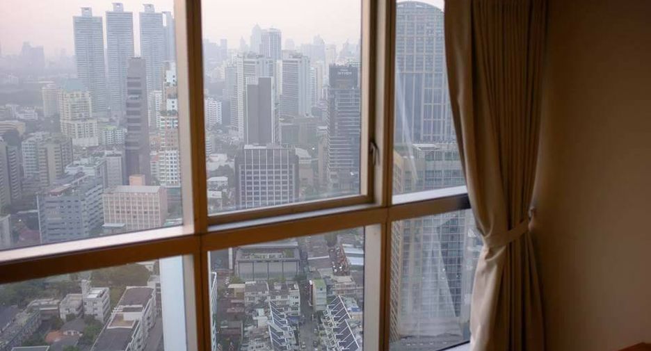 For rent 3 bedrooms condo in Khlong Toei, Bangkok