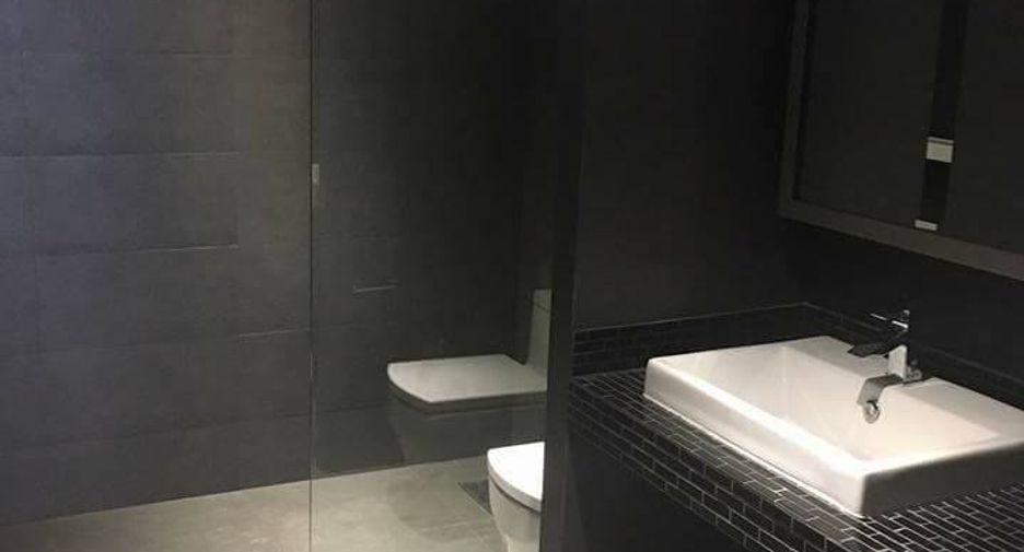 For rent 3 bedrooms condo in Khlong Toei, Bangkok