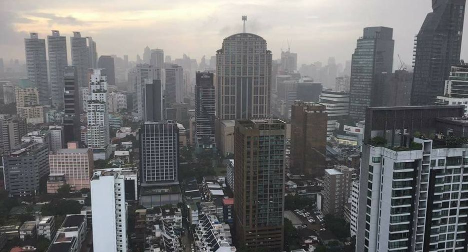 For rent 3 bedrooms condo in Khlong Toei, Bangkok