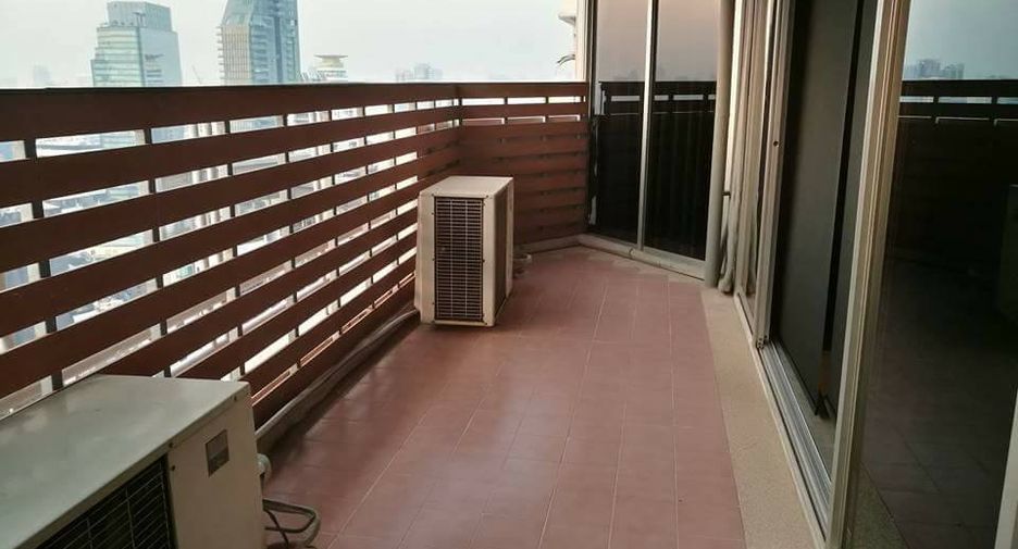 For rent 3 bedrooms condo in Khlong Toei, Bangkok
