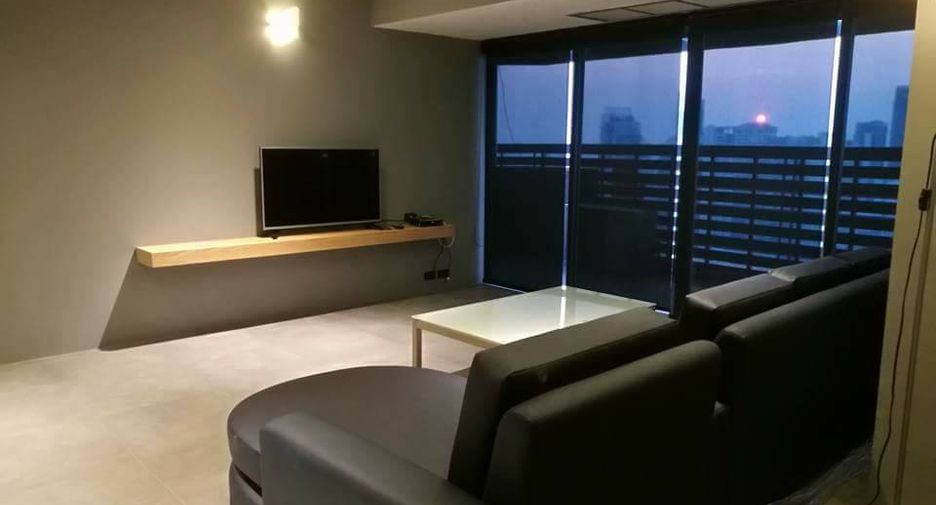 For rent 3 bedrooms condo in Khlong Toei, Bangkok
