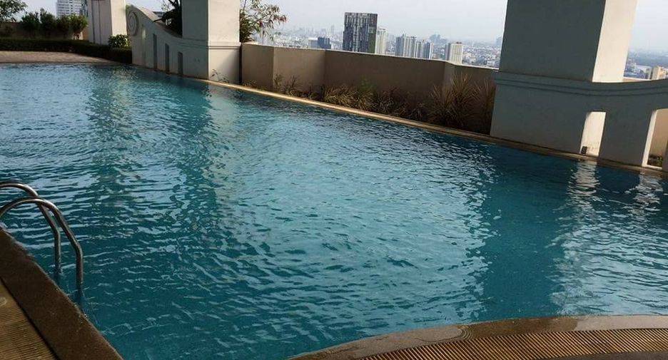 For rent 3 bedrooms condo in Khlong Toei, Bangkok