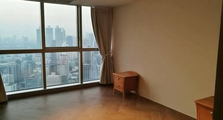 For rent 3 bedrooms condo in Khlong Toei, Bangkok