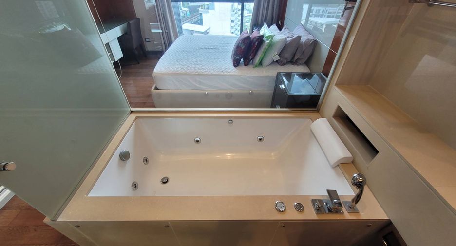 For rent 1 bed condo in Khlong Toei, Bangkok