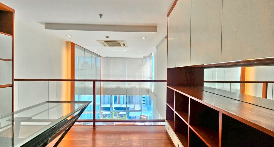 For rent 2 bedrooms condo in Pathum Wan, Bangkok