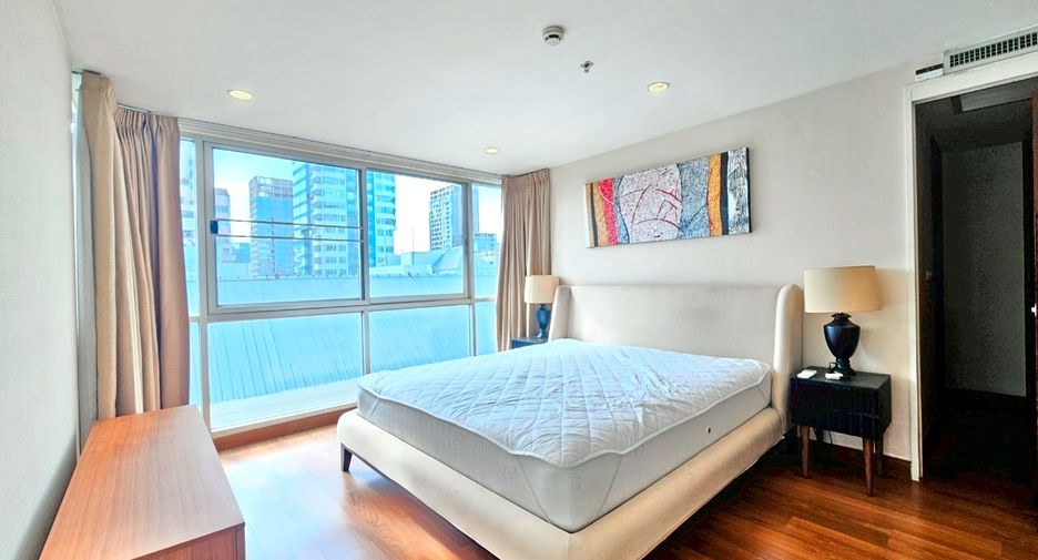 For rent 2 bedrooms condo in Pathum Wan, Bangkok
