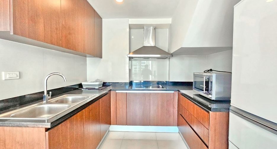 For rent 2 bedrooms condo in Pathum Wan, Bangkok