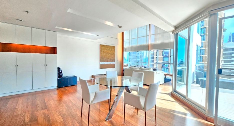 For rent 2 bedrooms condo in Pathum Wan, Bangkok
