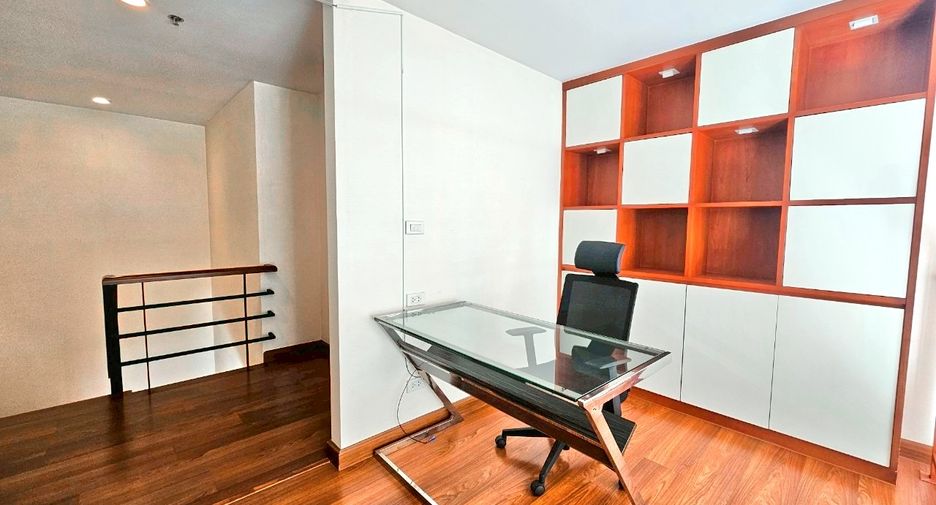 For rent 2 bedrooms condo in Pathum Wan, Bangkok