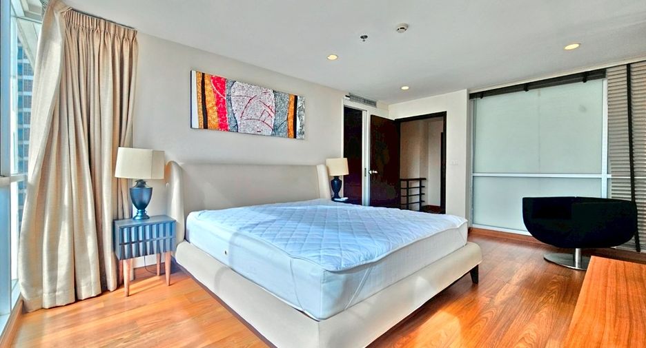 For rent 2 bedrooms condo in Pathum Wan, Bangkok