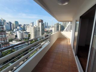 Condo en alquiler de 3 habitaciones en Watthana, Bangkok