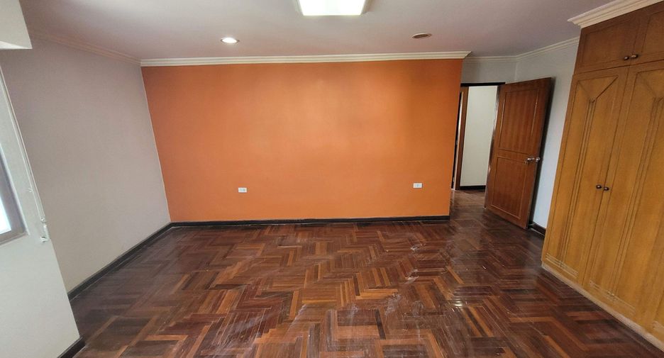 For rent 3 bedrooms condo in Watthana, Bangkok